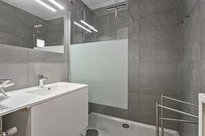 Shower, hair dryer - Apartment in Blankenberge with Sea Views (BLANKENBERGE)