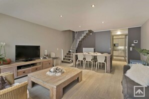 Smart TV, DVD player - Duplex in Blankenberge steps from Seafront (BLANKENBERGE)