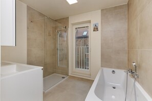 Shower, hair dryer - Holiday Home in Blankenberge near the Beach (BLANKENBERGE)