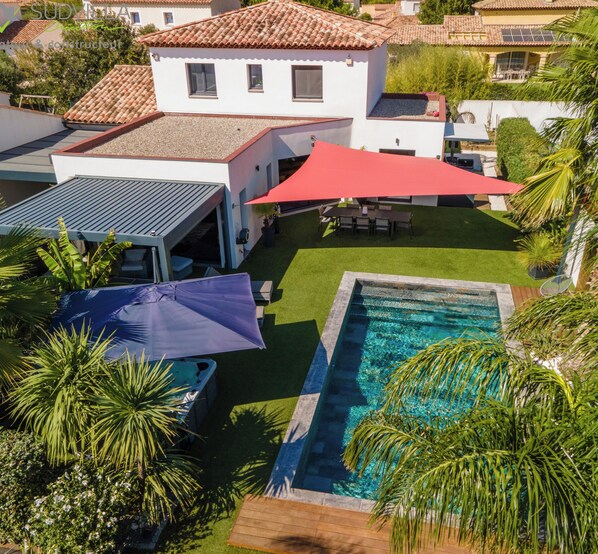 Piscine extérieure, piscine chauffée