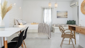 Signature Studio Suite, Non Smoking | Egyptian cotton sheets, premium bedding, down comforters, soundproofing - Diamantis studios apartments (Naxos)