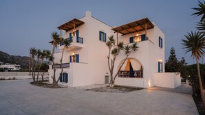 Front of property - Diamantis studios apartments (Naxos)