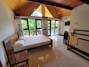 Casa de campo familiar, balcón, vista a la montaña | 1 habitación, escritorio y espacio para trabajar con laptop 