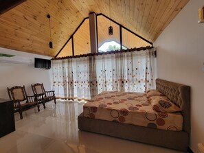 Cottage familiare, balcone, vista montagna | 1 camera, una scrivania, postazione laptop, Wi-Fi gratuito