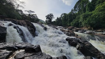 Pool waterfall