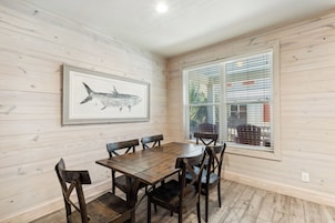 Signature House, 2 Bedrooms, Balcony, Garden View | In-room dining