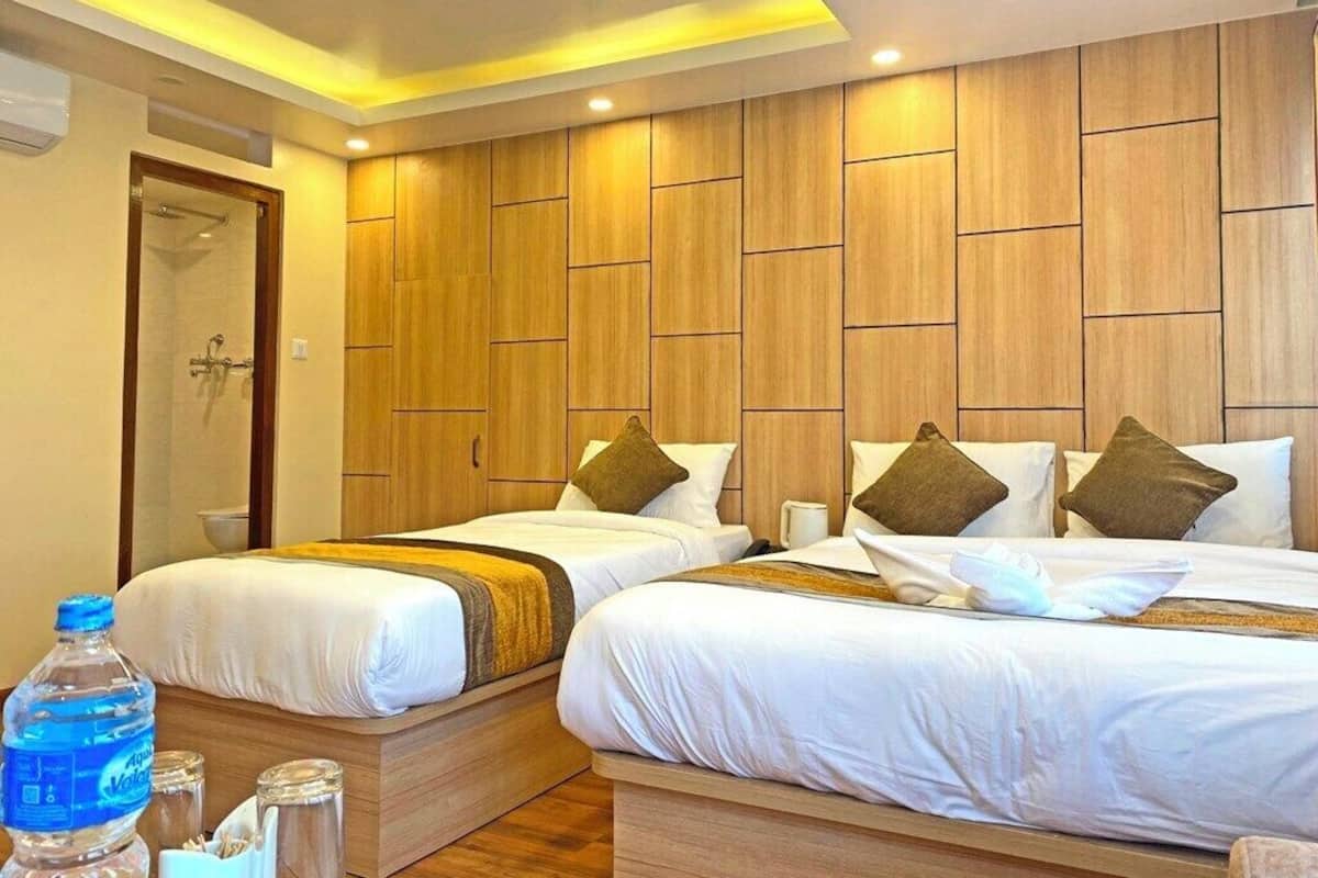 Deluxe Double or Twin Room, City View | Desk, laptop workspace, soundproofing, free WiFi