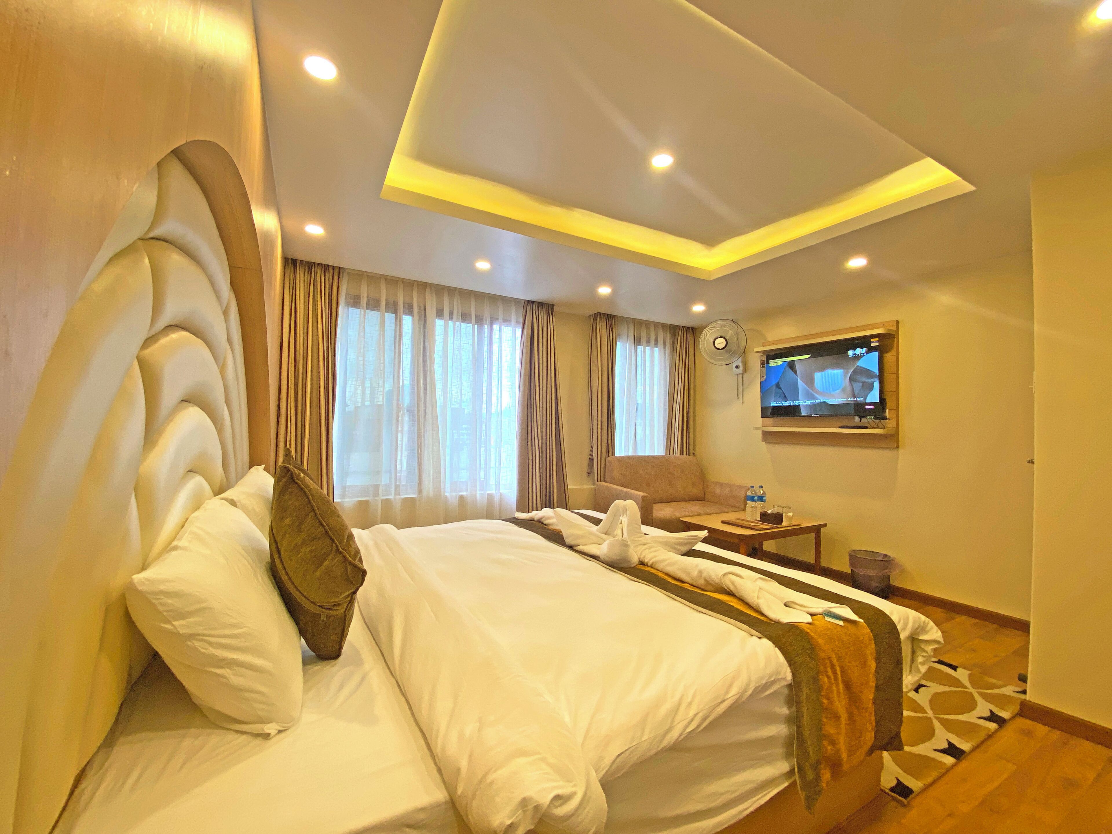 Deluxe Studio Suite, City View