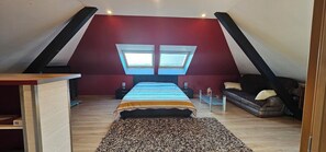 1 bedroom, WiFi, bed sheets - Large studio in village house (Herrlisheim)