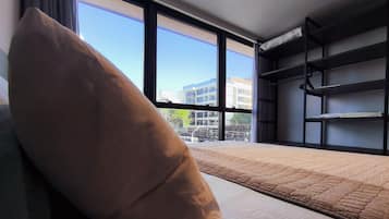 Apartamento design | 1 quarto, escrivaninha, espaço de trabalho para notebook