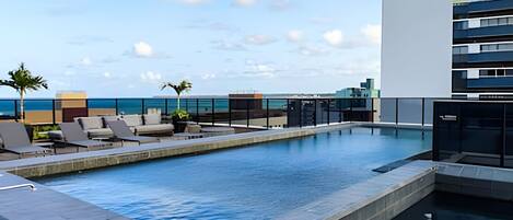 2 outdoor pools, pool loungers