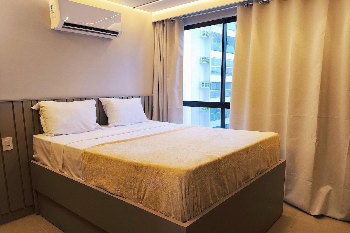 Departamento básico | 1 habitación, escritorio y espacio para trabajar con laptop