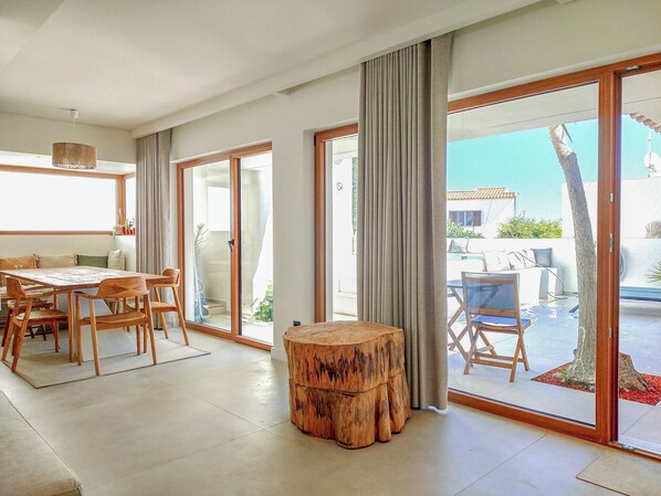 تناول الطعام بالخارج