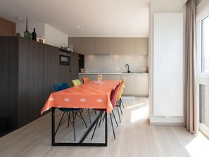 Dining - Apartment in Ostend Near the Beach (Ostend)