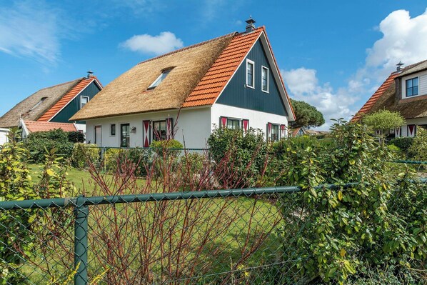 House | Exterior - Scenic Waterside Retreat (Callantsoog)
