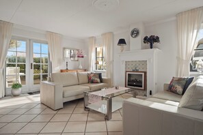 House | Living room - Scenic Waterside Retreat (Callantsoog)