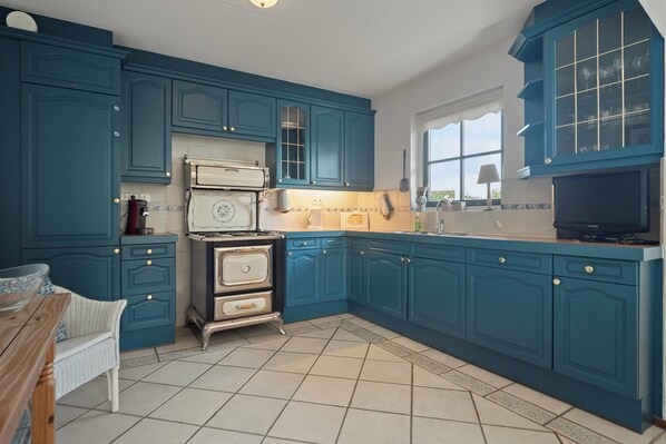 Private kitchen - Scenic Waterside Retreat (Callantsoog)