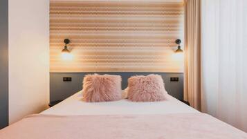 2 bedrooms, iron/ironing board, Internet, bed sheets