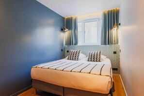 2 habitaciones, tabla de planchar con plancha y cuna de viaje 