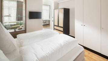 1 bedroom, desk, iron/ironing board, WiFi (free)