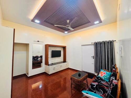 Stylish 2bhk apartment for 4 guests with WiFi, power backup andAC in Puducherry