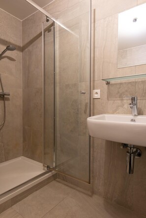 Apartment | Bathroom - Studio Near Belgian Coast With Sea View (Ostend)
