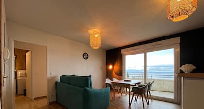 Apartment with pool and parking in Évian-les-Bains