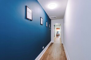 المنشأة من الداخل