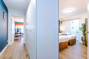 3 Schlafzimmer, Schreibtisch, Bügeleisen/Bügelbrett, Reisekinderbett