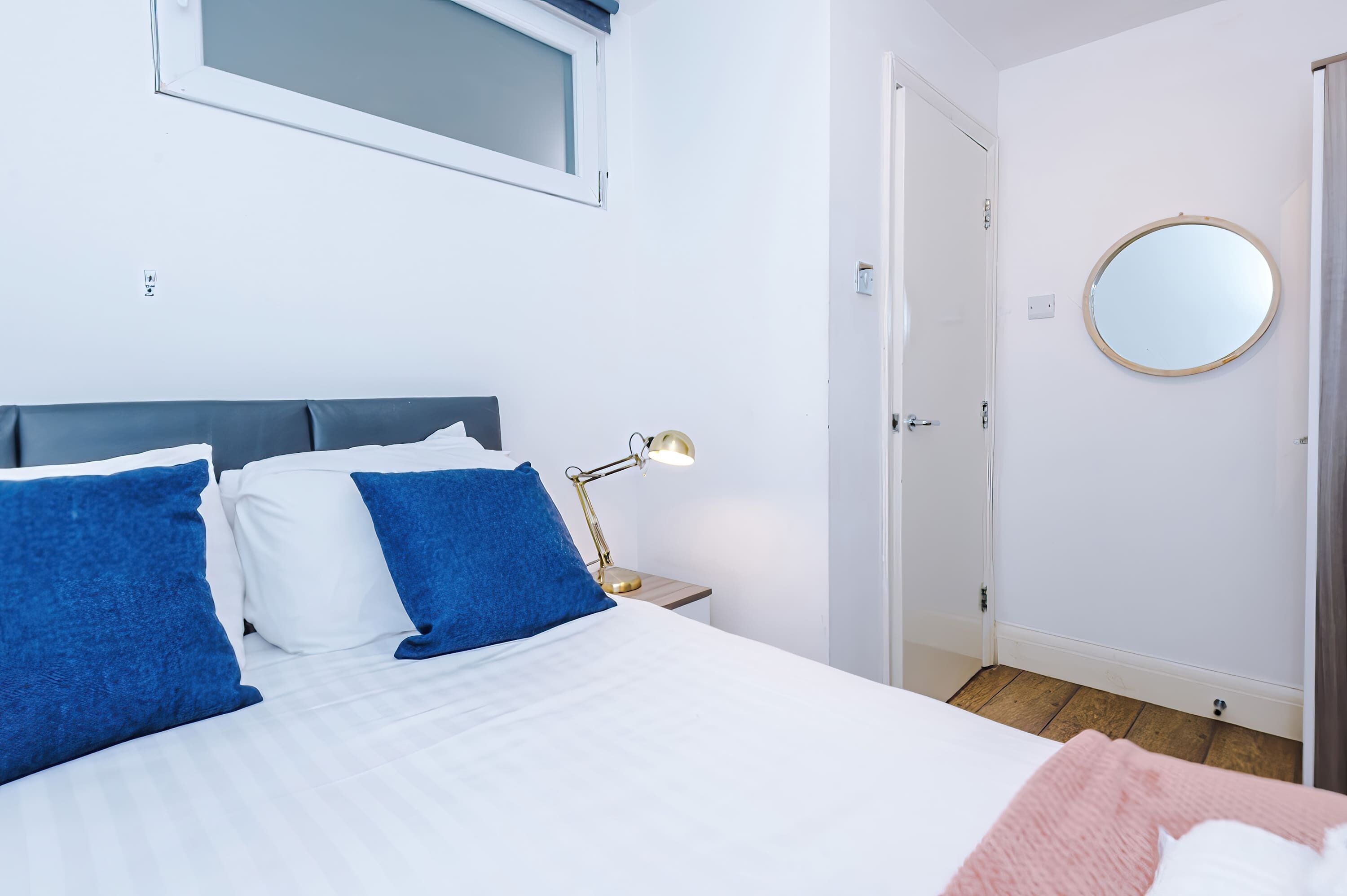 3 bedrooms, desk, iron/ironing board, travel cot