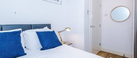 3 bedrooms, desk, iron/ironing board, travel cot