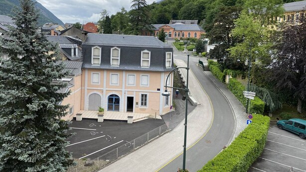 Unclassified image, 1 of 10, button - Renovated apartment in Cauterets with private parking (Cauterets)