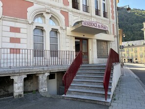 Exterior detail - Renovated apartment in Cauterets with private parking (Cauterets)