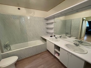 Bathroom - Spacious triplex for 12 with 4 rooms - Cauterets (Cauterets)