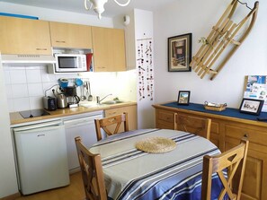 Kühlschrank, Mikrowelle, Geschirrspüler