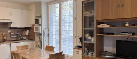 Fridge, microwave, dishwasher, toaster