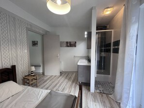 4 bedrooms, free WiFi