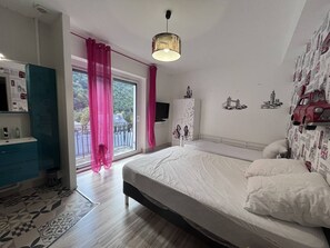 4 bedrooms, free WiFi - Spacious family chalet in Cauterets, 4 bedrooms, fully equipped (Cauterets)
