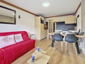 TV - Renovated 2-room Apartment, Southwest Balcony, WIFI, Ski-in/Ski-out (Les Menuires)