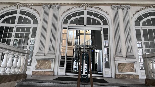 A grand entrance with arched windows and a central door, flanked by columns and a balustrade. - Bright apartment with 2 bedrooms in Cauterets center (Cauterets)