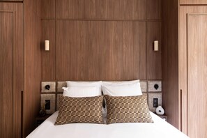 Apartment | 3 bedrooms, laptop workspace, iron/ironing board, bed sheets - Luxury & Comfort Apt - 3bd/8p - Heart of Le Marais (Paris)