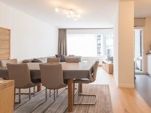 Apartment | Dining - Centrally Located Apartment in Ostend (Ostend)