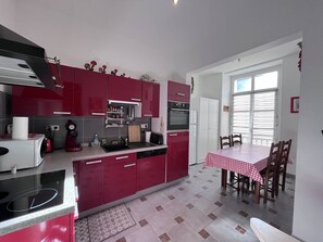 Refrigerador, microondas, horno y lavavajillas 