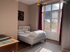 3 bedrooms - Contemporary downtown apartment for 8 with balcony (Cauterets)