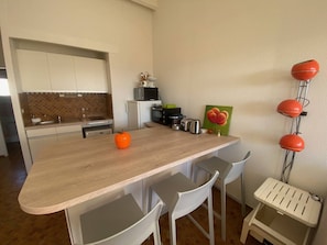 Fridge, microwave, oven, stovetop - 2-Room Apartment, 4 People, Sea View, Parking, Port-Leucate (Port Leucate)