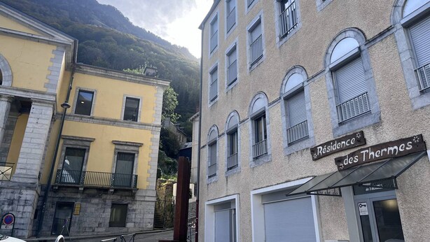 A building with a sign reading "Ristorante des Thermes".