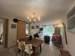 Interior - Spacious rooms in Cauterets, private garden, pets allowed (Cauterets)