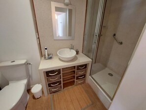 Unclassified image, 5 of 7, button