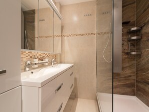 Apartment | Bathroom - Posh Apartment With Racecourse View (Ostend)