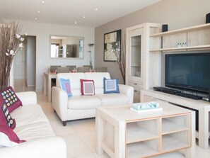 Living room - Posh Apartment With Racecourse View (Ostend)